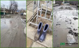 Noroiul de pe străzile din Bălți: Usatîi a primit în semn de protest o pereche de ciubote murdare